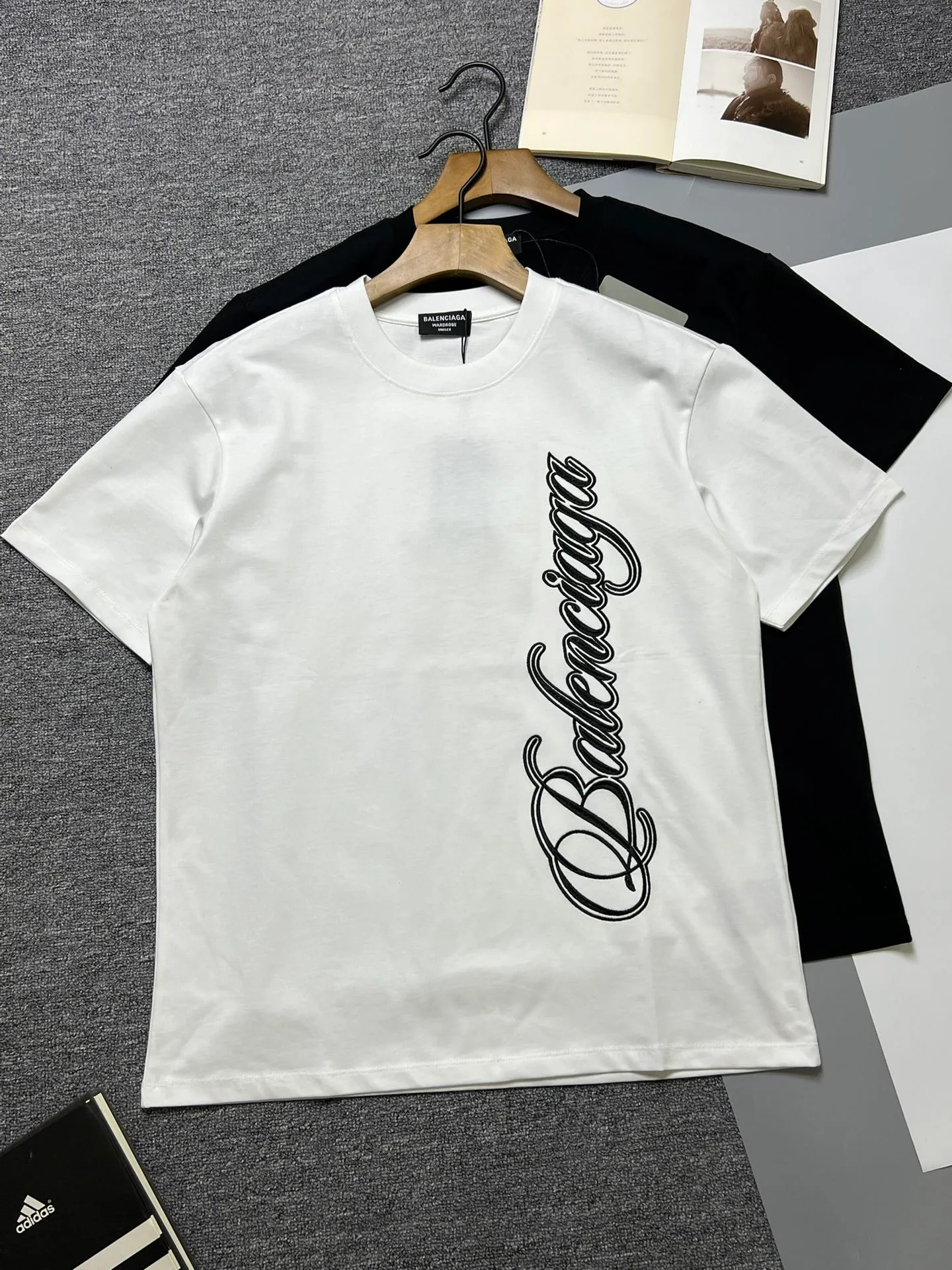 🔥🔥🔥 BALENCIAGA LOGO ， Retro Same Style T Versatile : Black White